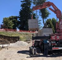 Avanzan los trabajos de jerarquización de la plaza Perito Moreno
