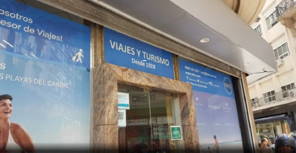 Portal de acceso a EVES en la calle Maipú de Buenos Aires.