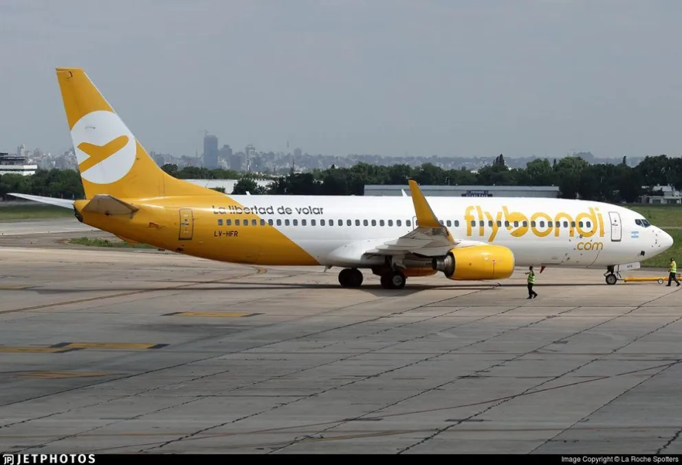 El Boeing 737-800 LV-HFR con el que Flybondi reactivó sus vuelos de cabotaje.