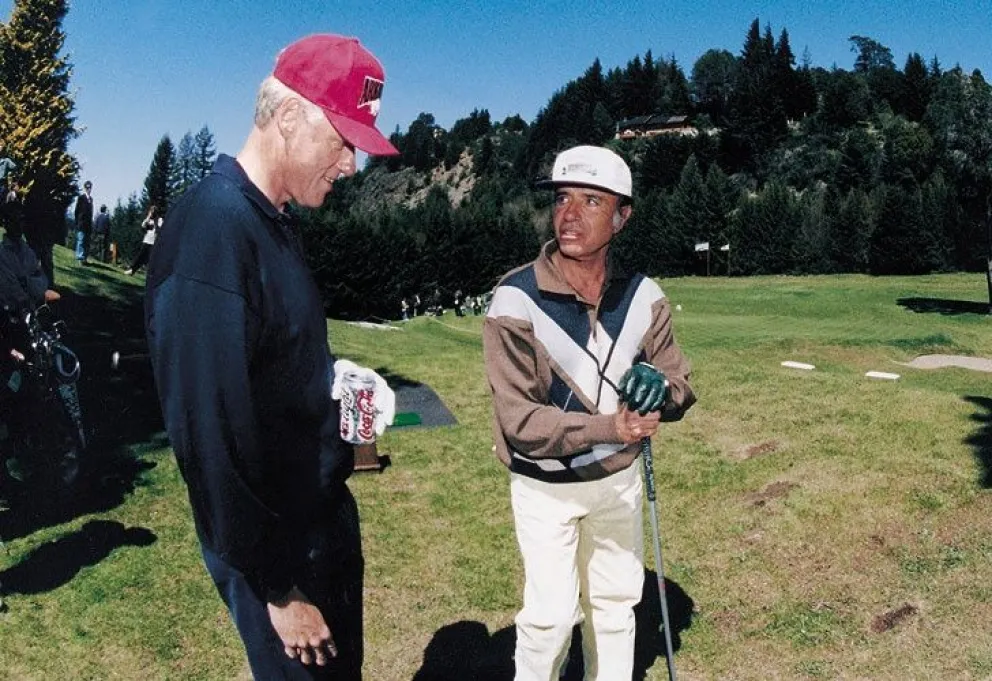 El Presidente Menem con su par de EEUU Bill Clinton, en las canchas de golf del Llao Llao.